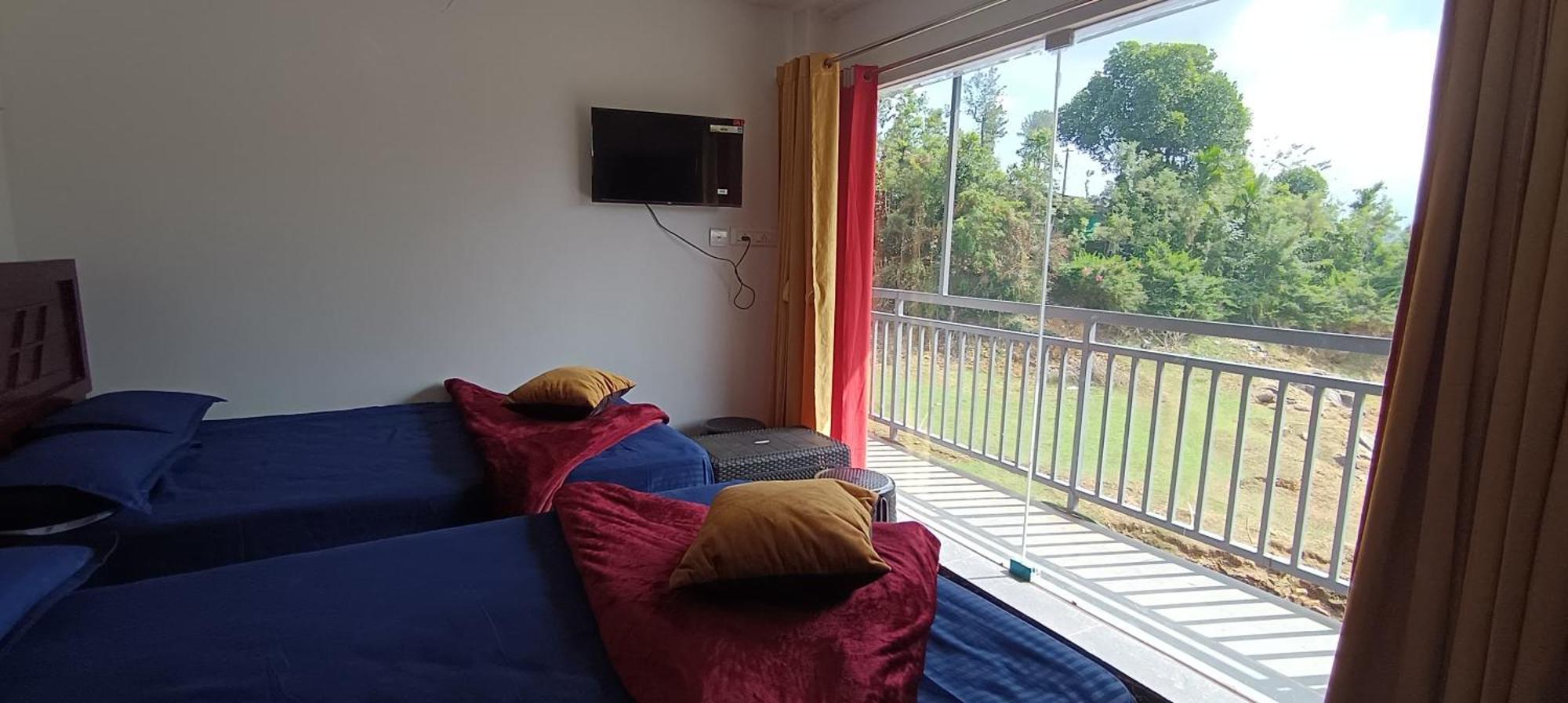 Vālpārai Glasshouse Retreat By The Jungle Stay Groups מראה חיצוני תמונה